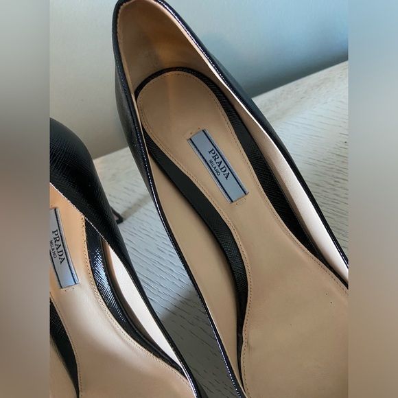 Prada Black Saffiano Vernice Leather Pointed-Toe Pumps size 42 - Picture 2 of 13
